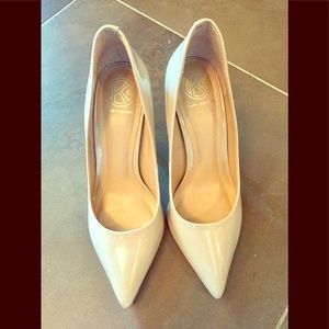 KURT GEIGER elegant stilettos in nude tone